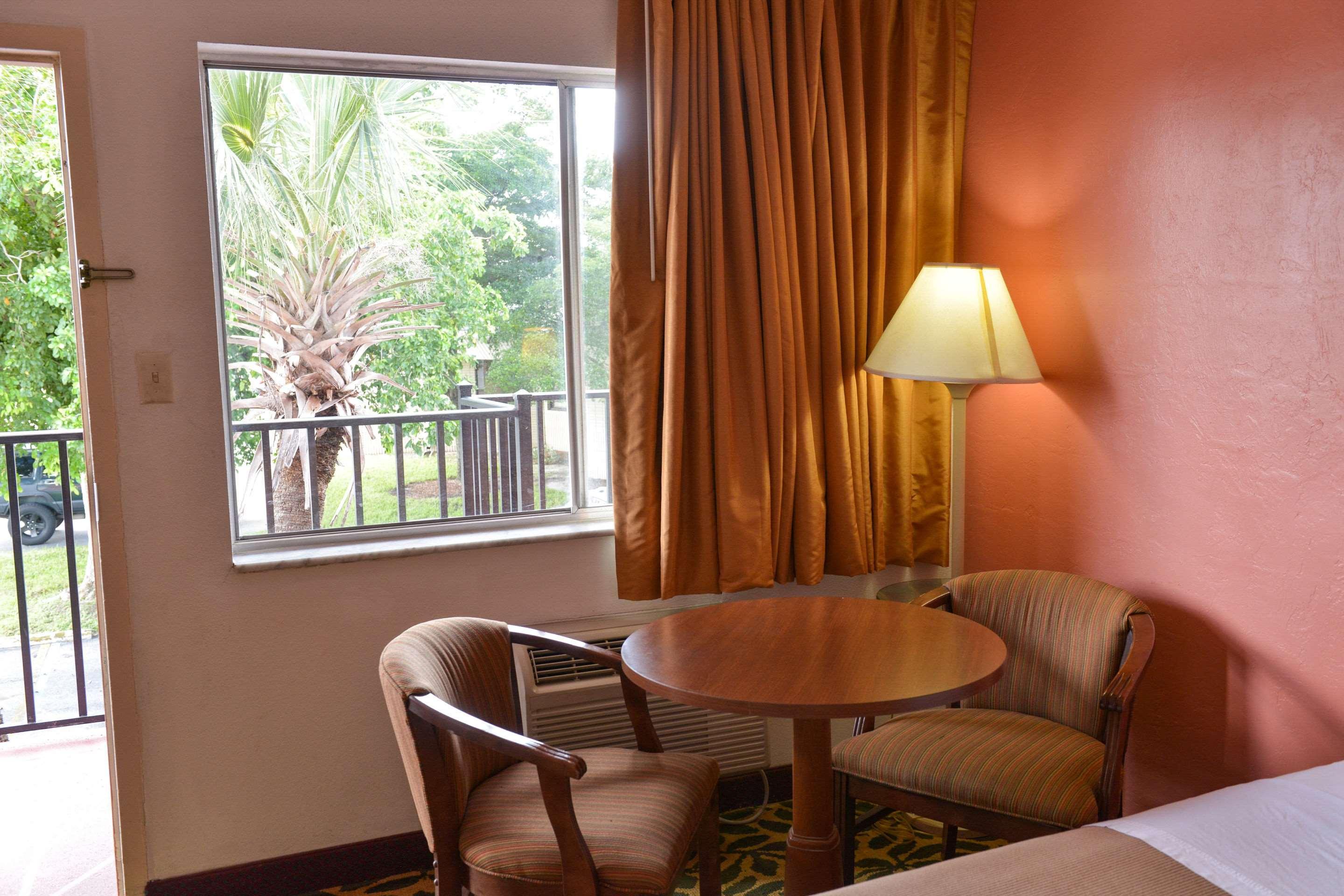 Econo Lodge North Норт-Форт-Майерс Экстерьер фото