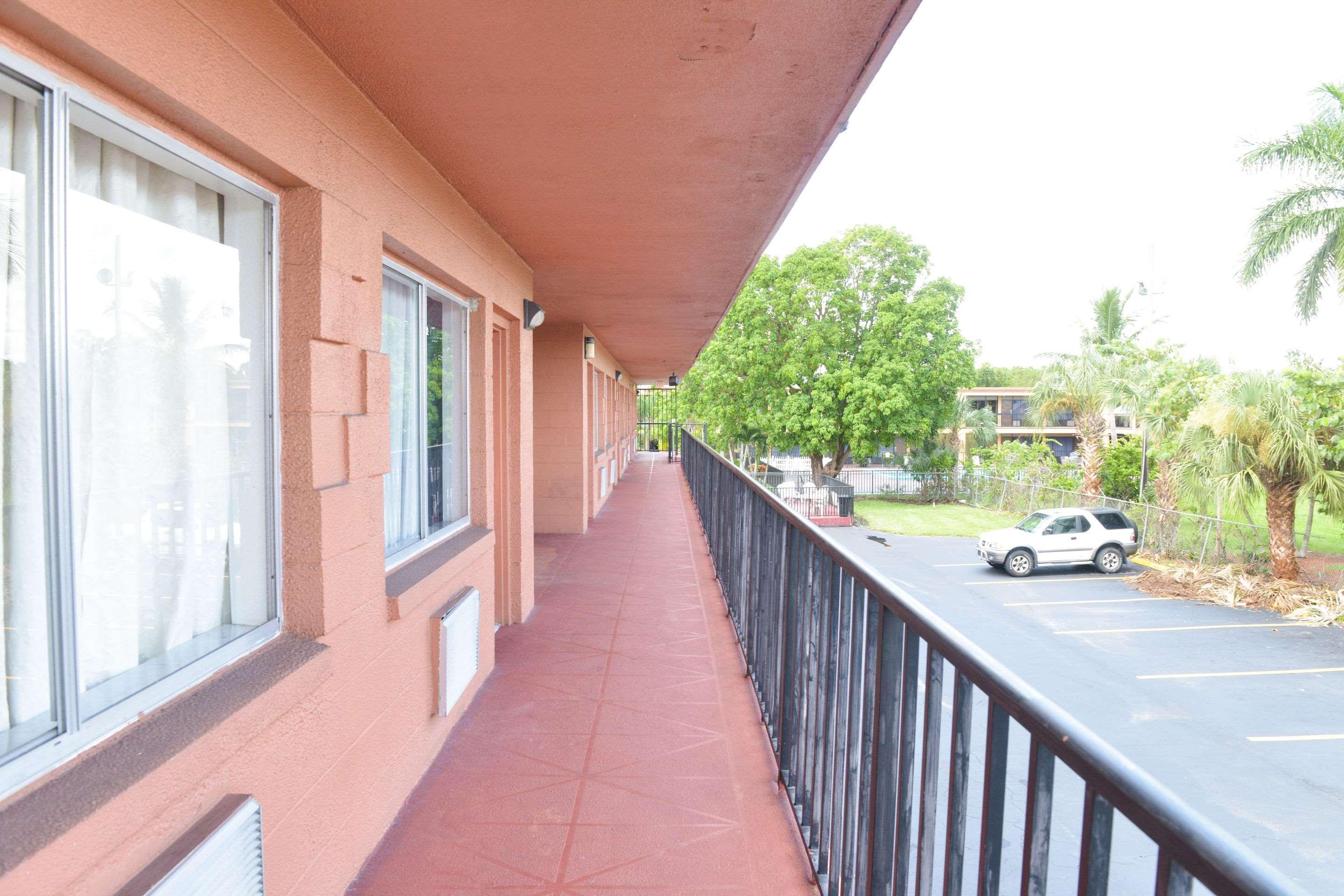 Econo Lodge North Норт-Форт-Майерс Экстерьер фото