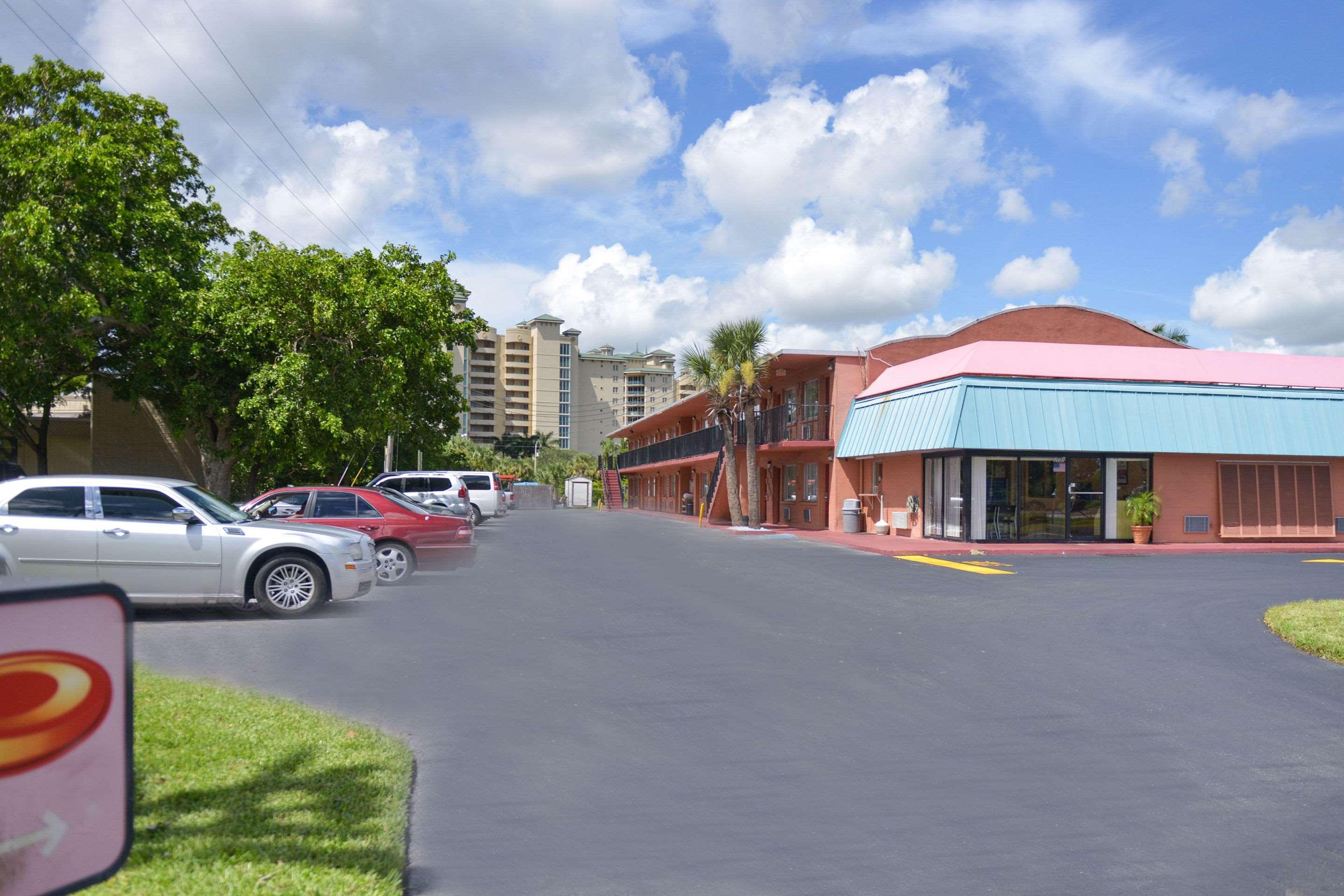 Econo Lodge North Норт-Форт-Майерс Экстерьер фото